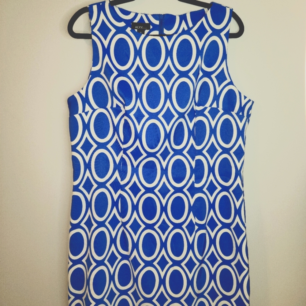 Sleeveless sheath dress